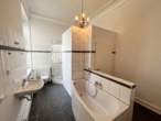 Stilvolle und komplett renovierte Altbauwohnung - Badezimmer